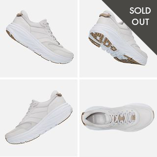 SOLD OUT Four white shoes in a quadrant