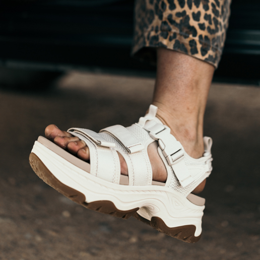 送料無料 ギフト Hurricane Ampsole Gaila Sandal 靴
