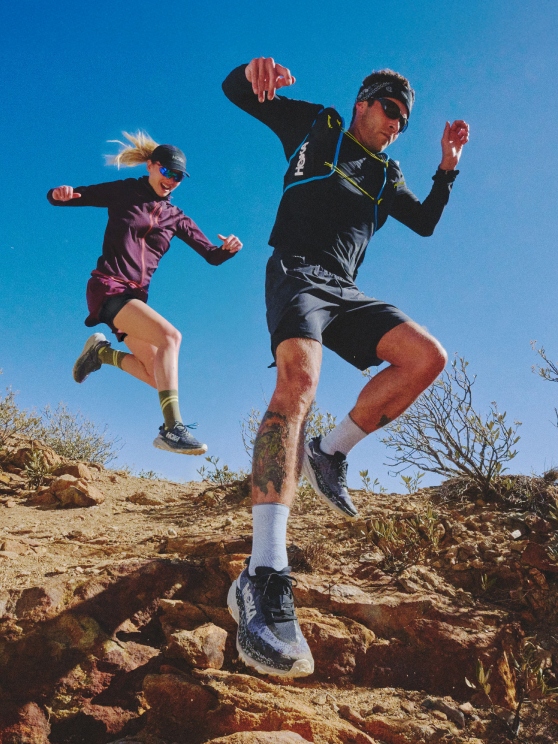【Nikeマン】HOKA シングレット&パンツ　日本M （USサイズ:S） ホカ HOKA シングレット&パンツ 日本M （USサイズ:S）新品未使用