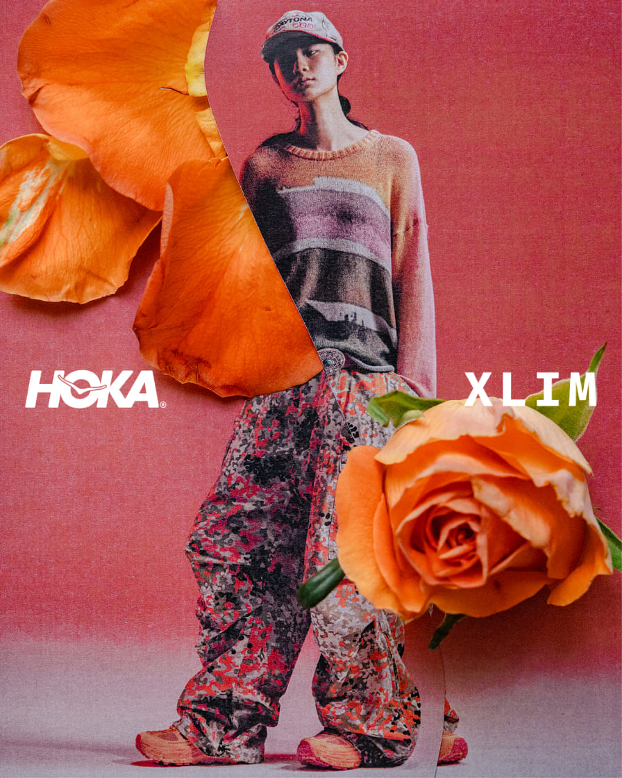 Photo intégrale d’une personne portant une tenue colorée et du modèle HOKA XLIM.