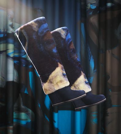 UGGメタリックレザーでアップデートしたスカフェットメタリックスパークルです。 UGG® 公式【 スカフェット II メタリック スパークル|Scuffette