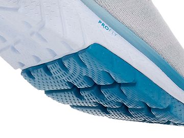 hoka fly