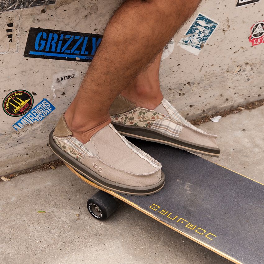 sanuk men's shoes near me