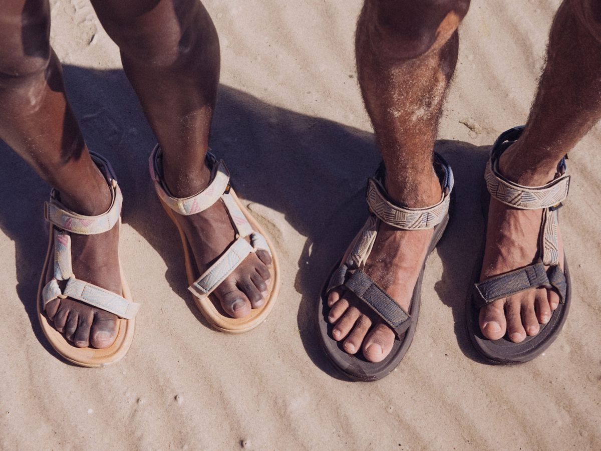 teva hurricane 4 sandals