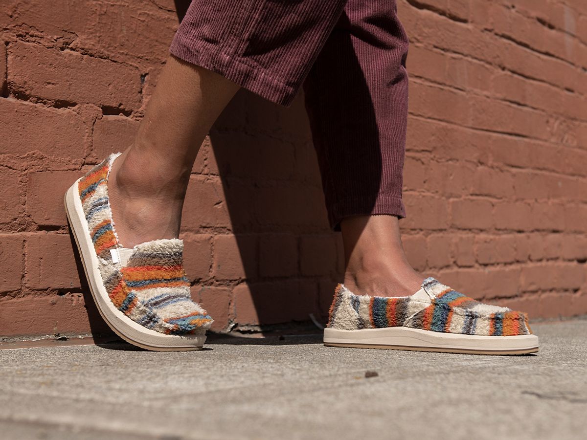 sanuk hiking sandals