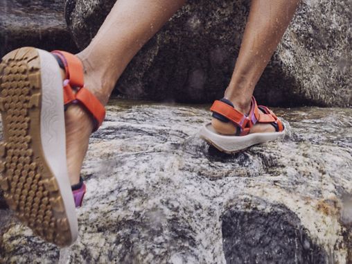 ★送料無料★テバ HYDRATREK FILP STVM2510921-DGG Men's & Women's Hydratrek Performance Water Sandals | TEVA®