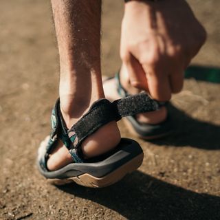 [新品]TEVA HURRICANE XLT2 25cm ブラック Hurricane XLT2 Revive