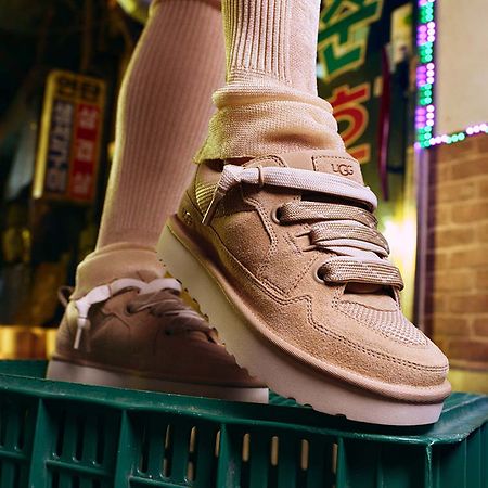 売上実績NO.1 x CA805 atmos x （UGG（アグ）の「UGG ファー付きブラックスニーカー UGG 2020 WEAR） -  【SP】（スニーカー）」 Sneaker 靴