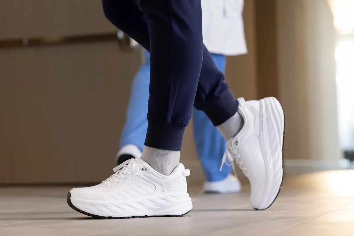 Clogs vs. Sneakers for Nurses: Which Is Better for a 12-Hour Shift?
