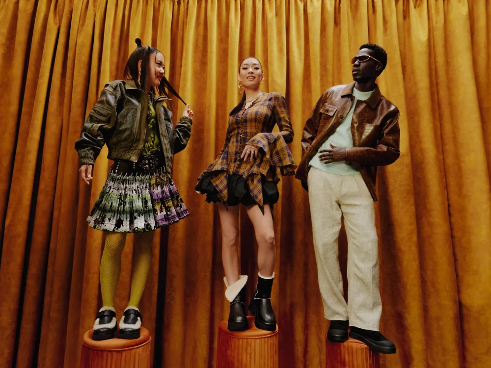 最終値下げ！UGG ポップスケッチ 22cm 限定 UGG CLASSIC PLATFORM POP SKETCH WHITE LEATHER CLASSIC WOMENS