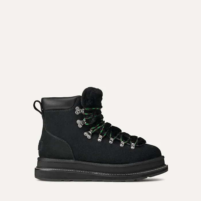 UGG sacai｜UGG®（アグ）公式サイト