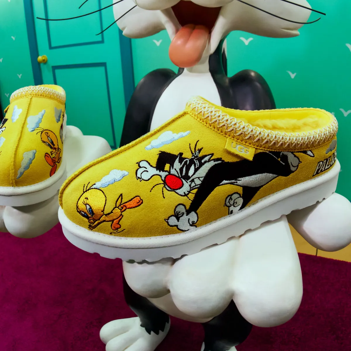 は*と様 PALACE Looney Tunes UGG Tasman BLAC PALACE × Looney Tunes × UGG Tasman 